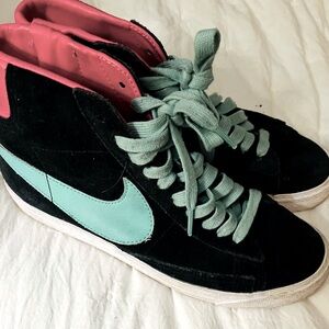 Nike Blazer -Size 8
